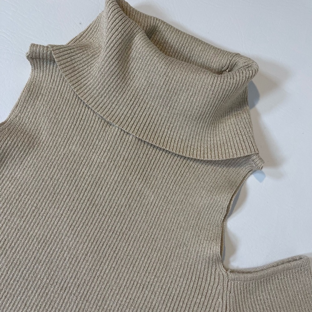 INTEMPO Cold Shoulder, Long Sleeve, Turtleneck Champagne Sweater. Medium New - Picture 10 of 13